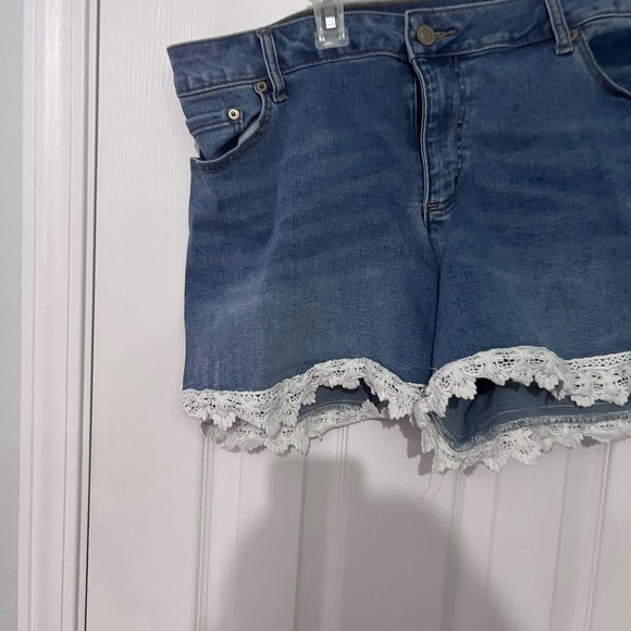 Women's Denim Shorts with Lace Trim - Picture 2 of 6